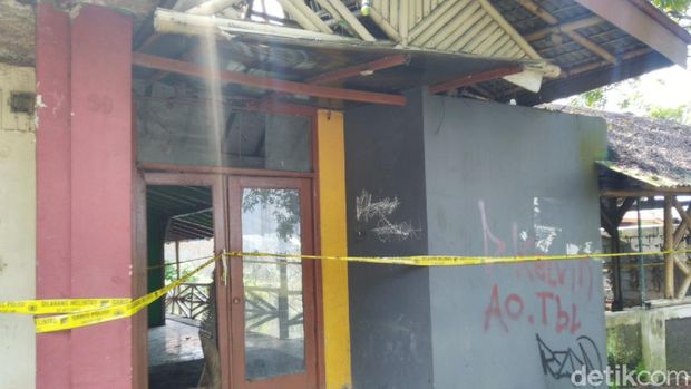 Rumah Kosong Tempat Delis Dibunuh Ayah