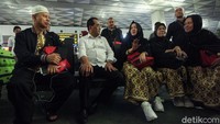 Budi sempat menanyakan kondisi jamaah tersebut. Jamaah itu berencana pulang ke Lombok.