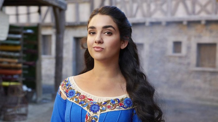 serial Miracle Workers: Dark Ages dibintangi Geraldine Viswanathan