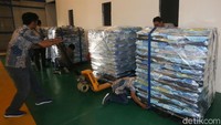 Terkait jadwal pengiriman beras kemasan tersebut, Buwas mengatakan Bulog menunda pengiriman beras kemasan ke Arab Saudi karena masih ada proses administrasi yang belum diselesaikan.