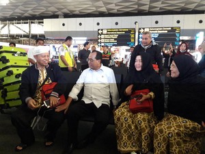 Penerbangan Umrah Disetop, Menhub Budi Karya Temui Jemaah di Soetta