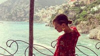 Berfoto di kamar hotelnya di Villa Treville Positano, Italia. (mariasharapova/Instagram)