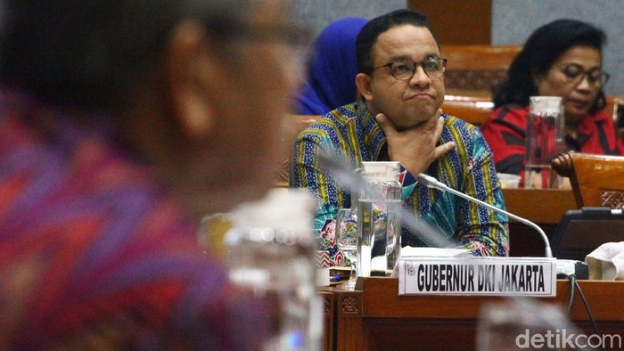Gubernur DKI Jakarta Anies Baswedan hadir dalam rapat dengar pendapat (RDP) dengan Komisi X di Gedung DPR, Jakarta, Kamis (27/2/2020). Rapat membahas revitalisasi Taman Ismail Marzuki (TIM).