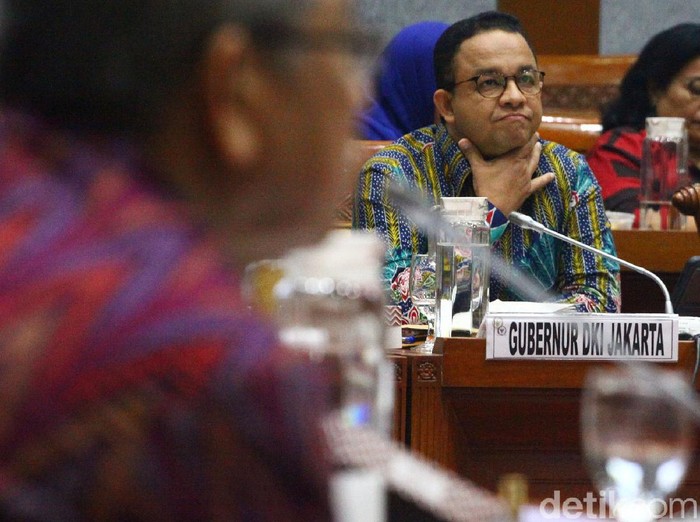 Gubernur DKI Jakarta Anies Baswedan hadir dalam rapat dengar pendapat (RDP) dengan Komisi X di Gedung DPR, Jakarta, Kamis (27/2/2020). Rapat membahas revitalisasi Taman Ismail Marzuki (TIM).