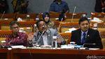 Ekspresi Anies Saat Rapat Bareng Komisi X Bahas Revitalisasi TIM