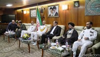 Atase Pertahanan Kedutaan Besar Republik Islam Iran, Kolonel Mohammad Behrouz, mengatakan bahwa Republik Islam Iran dan Republik Indonesia memulai hubungan diplomatiknya pada tahun 1950. 