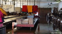 Banjir merendam industri batik Pasirsari.