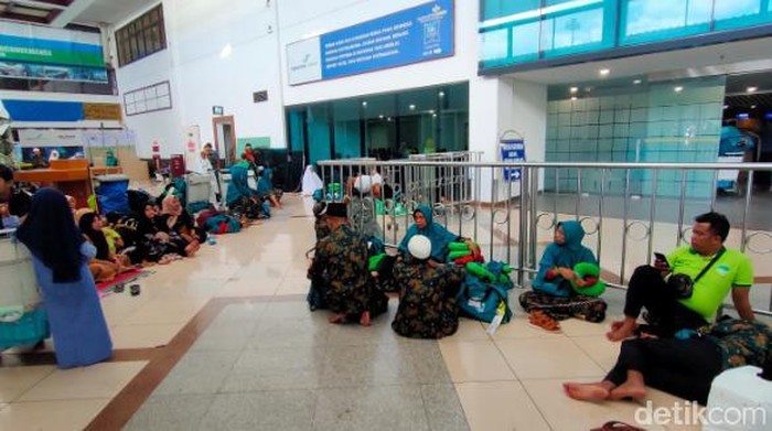 jemaah umrah gagal berangkat ke mekkah
