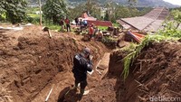 Keunikan lain adalah Candi Kunti ini menghadap ke timur atau menghadap ke arah candi-candi di komplek Candi Arjuna. Sebaliknya, candi-candi lain justru menghadap ke barat. (dok. Kepala UPT Dieng/Istimewa)