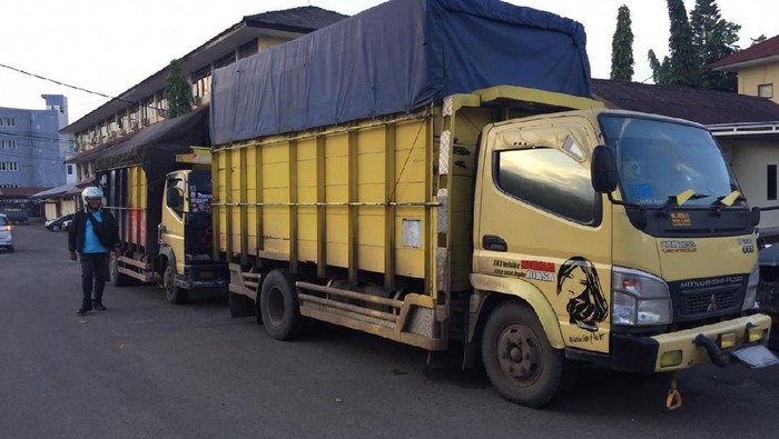 Truk pengangkut minyak ilegal (Foto: Raja Adil Siregar/detikcom)