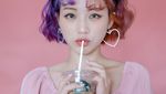 Bikin Gemas! Pose Manis Han Yoo Ra dengan Beragam Makanan