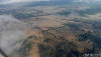 Pemandangan persawahan di Karawang yang terendam banjir dilihat dari udara.
