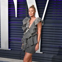 Maria Sharapova eksis di after-party Oscars 2019. Bersandingan dengan para selebriti Hollywood papan atas, Maria Sharapova membuat fashion statement dengan dress penuh ruffle dramatis dari Lanvin. (Foto: Getty Images)