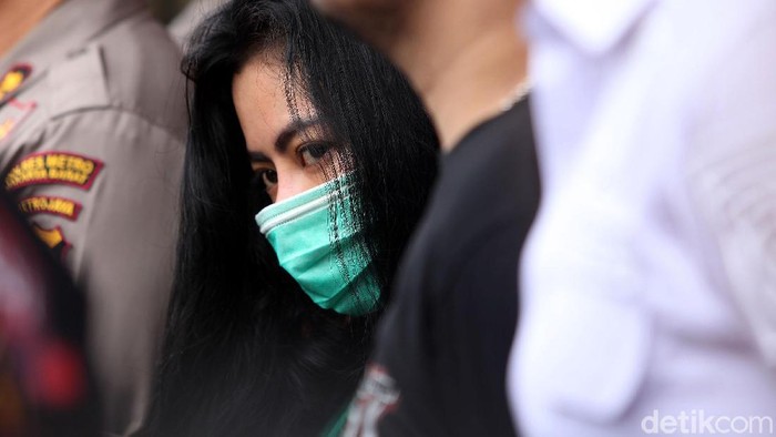 Polres Jakarta Barat merilis kasus narkoba artis Vitalia Sesha, Kamis (27/2/2020). Polisi menghadirkan Vitalia Sesha dalam kegiatan jumpa pers tersebut.