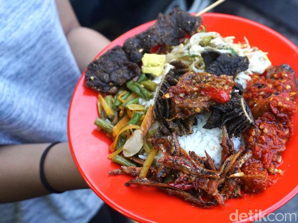 Raos Pisan! Makan Ayam dan Bandeng Prasmanan Murah di Gondangdia