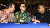 Akses dana dari pasar modal juga menjadi jawaban dari kendala struktur permodalan dan akses pendanaan yang terbatas dari anggota Real Estat Indonesia (REI) DKI Jakarta ini.