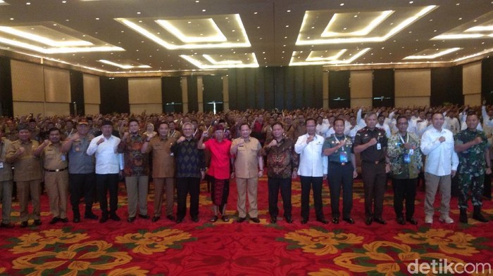 Mendagri Tito Karnavian membuka rapat koordinasi bidang politik dan pemerintahan umum dan deteksi dini mendukung sukses Pilkada Serentak 2020.