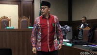 Dalam sidang ini, Imam Nahrawi duduk sebagai terdakwa. Dia didakwa menerima uang Rp 11,5 miliar. Penerimaan uang tersebut untuk mempercepat persetujuan dana hibah KONI ke Kemenpora.