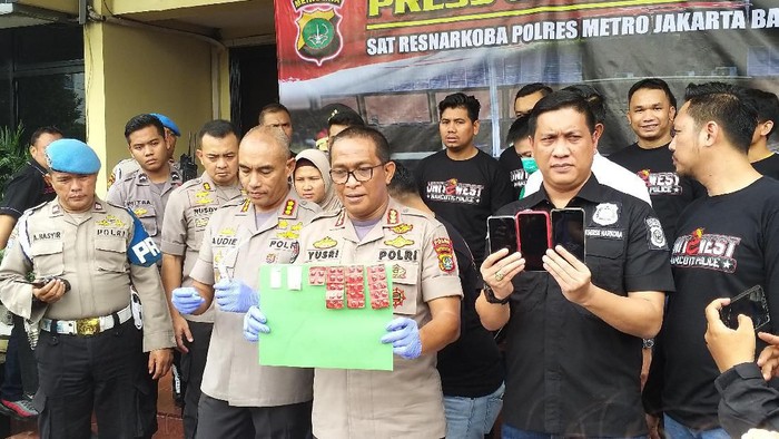 Rilis penangkapan Vitalia Sesha