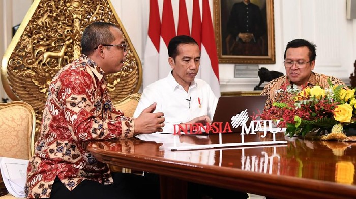 Presiden Jokowi isi SPT Online