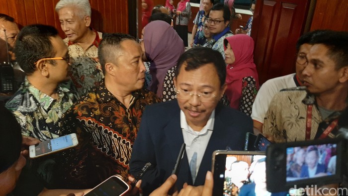 Menkes Terawan Agus Putranto memastikan kondisi jemaah umroh asal Indonesia sehat. Ia mengajak masyarakat menghargai kebijakan Arab Saudi yang menyetop umroh.