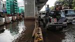 Musim Hujan, Jalan Boulevard Kelapa Gading Rusak Parah