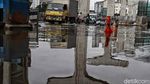 Musim Hujan, Jalan Boulevard Kelapa Gading Rusak Parah