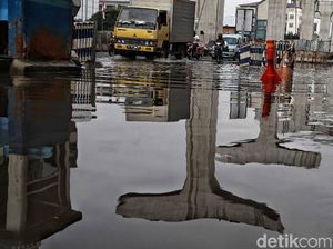 4 Ruas Jalan di Kelapa Gading Jakarta Utara Tergenang Siang Ini