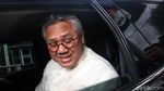 Lambaian Tangan Ketua KPU Usai Diperiksa KPK Soal Suap PAW DPR