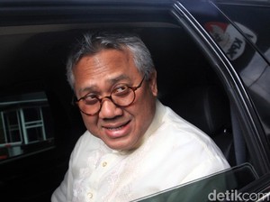 Ketua KPU Cerita Bertemu Harun Masiku, Pamer Foto dengan Pimpinan Parpol