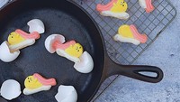 Semua hasil karya Katrina selalu diunggah di akun instagramnya bernama @sugardevotion. Berkat macaron buatannya yang unik dan menarik, ia sudah mendapat followers sebanyak 8k. Foto: Instagram @sugardevotion