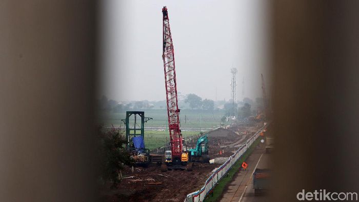 Menengok Pembangunan Proyek Kereta Cepat Bandung Pembangunan proyek Kreta Cepat Jakarta Bandung (KCJB) terus berlanjut. Dari informasi yang dihimpun, konstruksi kereta cepat Jakarta-Bandung sudah mencapai 44% pembangunan fisiknya.