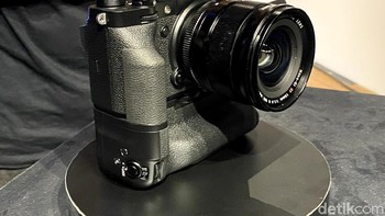 Fujifilm menyertakan fitur IBIS yang sebelumnya hanya tersedia di seri X-H1. Adanya IBIS memberikan stabilitas gambar saat perekaman video. Foto: Adi Fida Rahman/detikINET