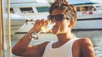 Pesona Keren Youtuber Rudy Mancuso Saat Ngopi Santai