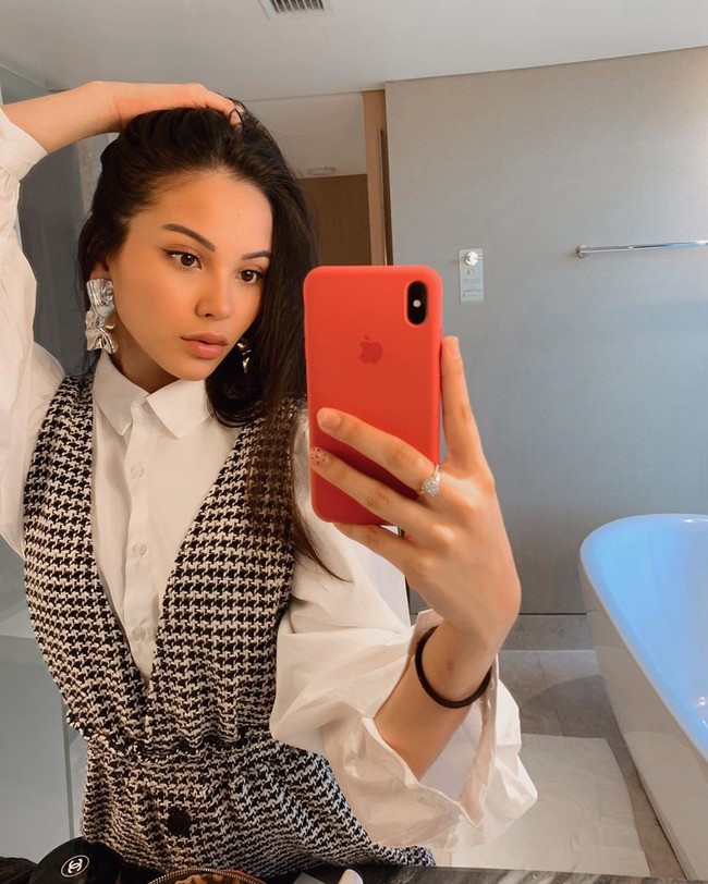 Alyssa Daguise yang pernah menulis di biografi Instagramnya kalau dia adalah mahasiswa sekolah medis. Dia merupakan wanita berdarah Prancis - Indonesia.Foto: Instagram @alyssadaguise