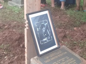 Jenazah Oding, Dimakamkan Satu Liang Lahad dengan Orang Tua