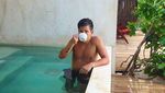 Pesona Keren Youtuber Rudy Mancuso Saat Ngopi Santai