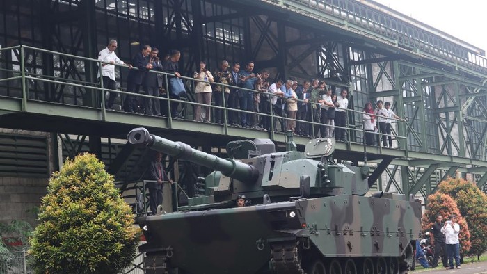 Produk tank buatan pindad