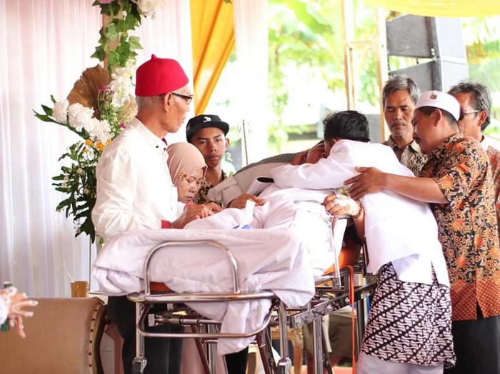 ayah sakit di pernikahan anak ayah sakit di pernikahan anak