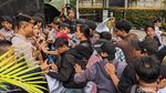 Terobos Gerbang KPK, Pendemo Dipukul Mundur Polisi