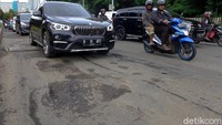 Jalan Arif Rahman Hakim, Jakarta Pusat, juga tak luput dari rusaknya jalan. Agung Pambudhy/detikcom.