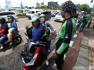 Cegah Virus Corona, Ojol Imbau Penumpang Bawa Helm Sendiri