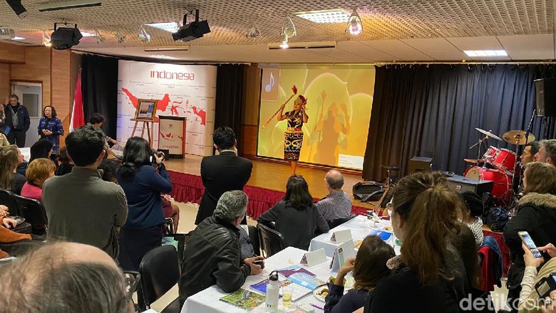 B2B Tourisme Meeting KBRI Paris forum B2B Tourisme Meeting yang dihadiri oleh tur operator, agen perjalanan, dan tourism partners di KBRI Paris, Rabu (26/2/2020). Penyelenggaraan forum B2B ini salah satu langkah KBRI untuk menggenjot angka wisman Prancis di tahun 2020.