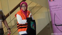 Diketahui, Sunarti Setyaningsih diperiksa terkait kasus suap proyek infrastruktur di Dinas PUPR Kabupaten Sidoarjo yang melibatkan Bupati nonaktif Sidoarjo Saiful Illah.