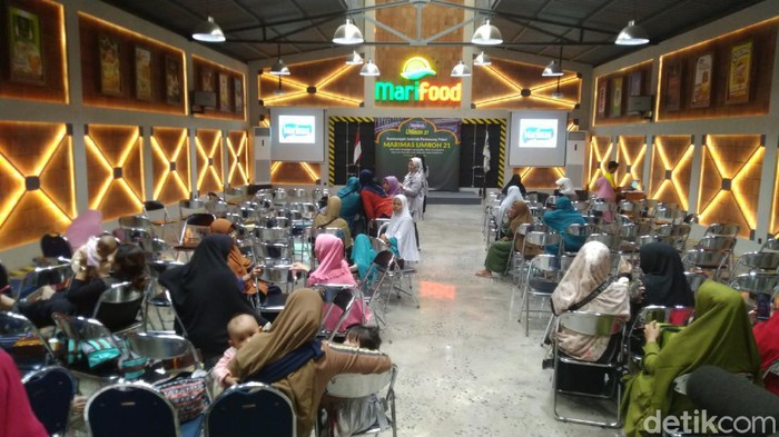 Pemenang hadiah umroh dari perusahaan minuman serbuk di Semarang, Jumat (28/2/2020).
