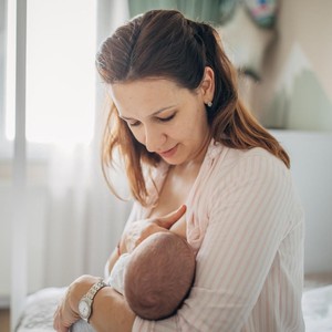 Kabar Baik, Ibu yang Divaksin COVID-19 Bisa Beri Antibodi ke Bayi Lewat ASI Kabar Baik, Ibu yang Divaksin COVID-19 Bisa Beri Antibodi ke Bayi Lewat ASI