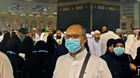 Tak hanya melarang kunjungan dalam rangka ibadah umroh, Saudi juga menghentikan sementara kunjungan ke Masjid Nabawi, Madinah. Hal itu semakin memperdalam penyetopan kunjungan jemaah umroh. Abdel Ghani BASHIR / AFP.