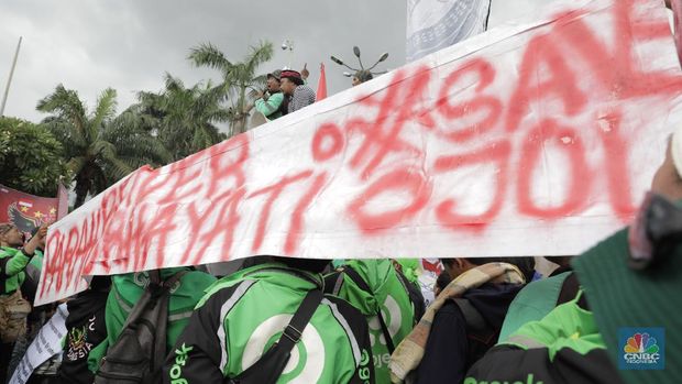 Tuntut Ojek Dilegalkan, Driver Grab & Gojek Geruduk DPR
