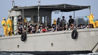 Seperti mengutip Antara, Jumat (28/2/2020), KRI Soeharso tiba di Pulau Sebaru pukul 13.00 WIB. KRI Soeharso menambatkan jangkar di sisi timur di antara Pulau Sebaru Kecil dan Pulau Pantara.