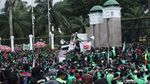 Foto: Ojol Hijaukan Gedung DPR